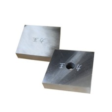 Нож для станка GQ-40 Zitrek (83х83х16) с отверстием по центру М14 067-0095-03